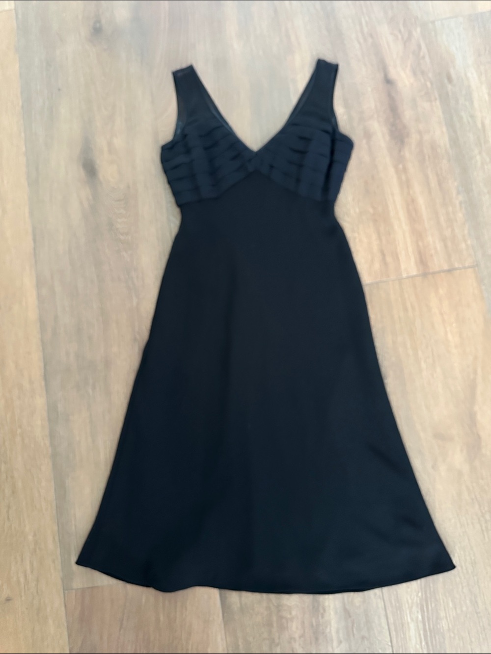 Jones New York Black V-Neck Midi Dress. Size 4.
